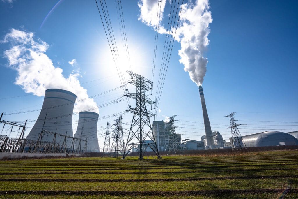 The amount of electricity generated by gas and coal tumbled by 20% last year, according to new analysis by Carbon Brief.