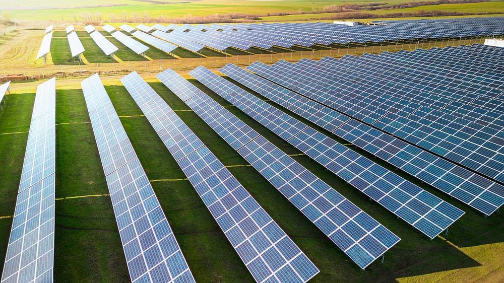 Atrato Onsite Energy’s £39.4m solar farm, Yorkshire’s largest, goes live to provide enough clean energy for 20,000 homes and support OVO’s zero-carbon goals by 2035.