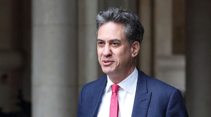 The government is pinning its hopes on a mass rollout of solar power, heat pumps and battery storage to create a new generation of so-called “zero-bill” homes, as it seeks to prove that green energy can deliver tangible savings for households.